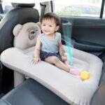 سرير السيارة القابل للنفخ للأطفال على شكل دب راحة وأمان لطفلك أثناء السفر