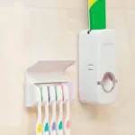 موزع معجون الأسنان مع حامل 5 فراشي تصميم جداري أنيق لتنظيم الحمام - الصورة 2