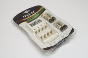 ⁦شاحن بطارية Jiabao JB212 مع 4 بطاريات AA – طاقة تدوم لأطول وقت⁩ - الصورة ⁦3⁩