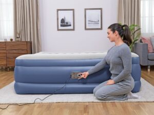 ⁦مرتبة وسرير هوائية مزدوجة قابلة للنفخ بحجم كينج 203 × 152 × 56 سم – مع مضخة مدمجة⁩ - الصورة ⁦7⁩