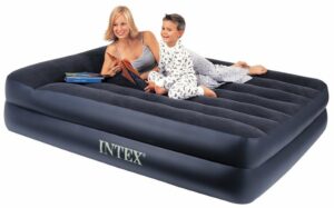 ⁦مرتبة نفخ Intex مزدوجة مع وسادة ومضخة مدمجة مريحة وسريعة التحضير 137×191×23 سم⁩ - الصورة ⁦3⁩