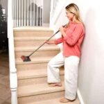 ⁦مكنسة لاسلكية خفيفة، قوية، ومزودة بفرشاة ذاتية التنظيف⁩ - الصورة ⁦2⁩