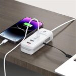 ⁦شاحن سريع 66 واط متعدد المنافذ – USB مع كابل Type-C مدمج⁩ - الصورة ⁦3⁩